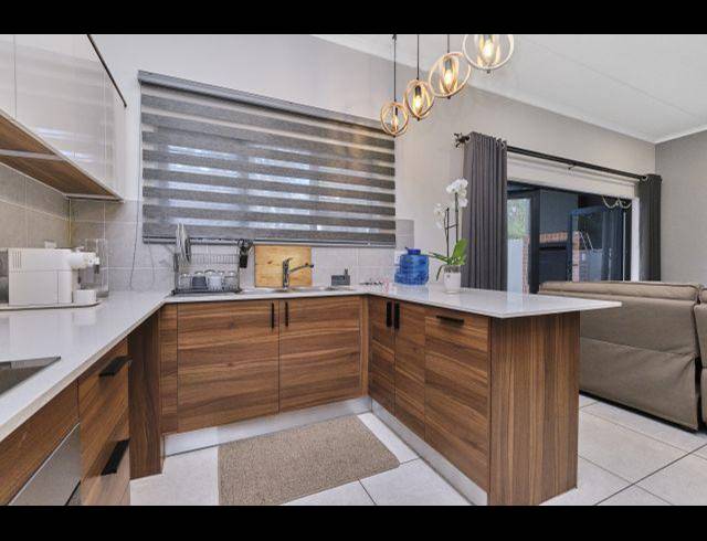 4 BEDROOM TOWNHOUSE FOR SALE IN SUNNINGHILL